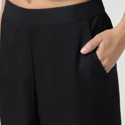 Bewakoof Black Polyester Relaxed Fit Trousers image 4