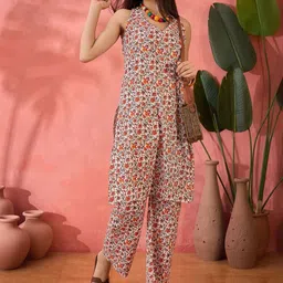 InWeave Women Floral Printed Regular Kurta with Trousers-image-60