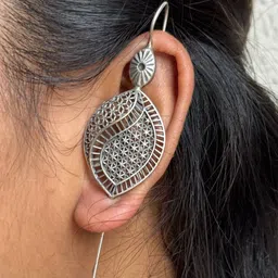 THE NAKHRA STORE Leaf Shaped Oxidized Ear Cuff-image-7