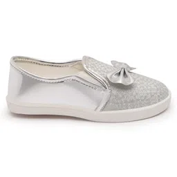 boyz n galz Bow Applique Detailed Shoes - Silver image 4