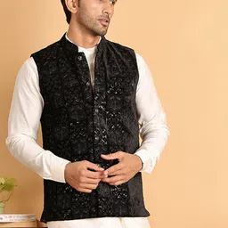 Jompers Mandarin Collar Velvet Straight Kurta With Pyjama & Nehru Jacket image 2