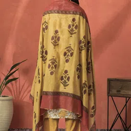 Sangria Floral Printed Mandarin Collar Pure Cotton A-Line Kurta With Trouser & Dupatta image 2