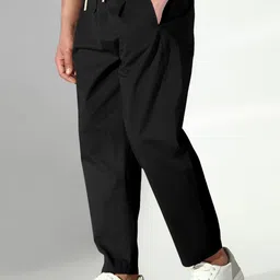 SHOWOFF Men Comfort Low-Rise Pleated Trousers image 4