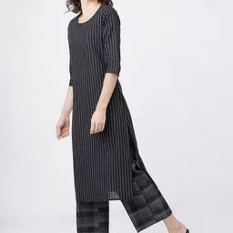 Vishudh Striped Round Neck Three-Quarter Sleeves Pure Cotton Straight Kurta image 5