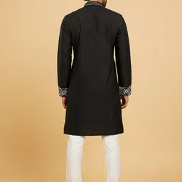 Twamev Men Printed Regular Kurta with Churidar image 4