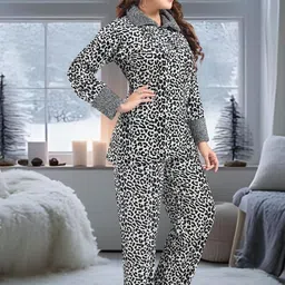 UDHATIKRAMAN Women Printed Night suit image 3