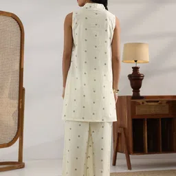 Libas Geometric Printed Straight Kurta With Trousers image 5