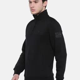t-base Men Black Solid Sweatshirt image 2