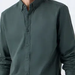 nuon men Nuon by Westside Olive Solid Slim-Fit Cotton Shirt image 4