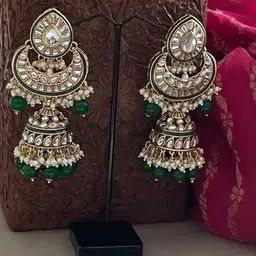 Sudiksha jewellery Gold-Plated Kundan-Studded & Beaded Jewellery Set image 2