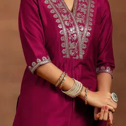 Tulip Eden Women Embroidered Sequinned Floral Kurta image 4