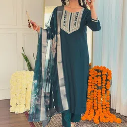 VS MALL Women Ethnic Motifs Embroidered Regular Thread Work Kurta with Trousers & With Dupatta image 2