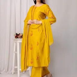 RAISHREE Women Ethnic Motifs Embroidered Thread Work Kurta with Trousers & With Dupatta image 5