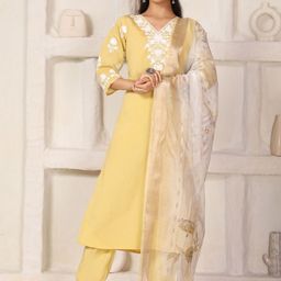 DIVASTRI Women Embroidered Silk Blend Kurta Sets With Dupatta-picture-41