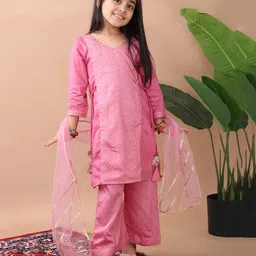 Kinder Kids Cotton Three Fourth Sleeves Geometric Embroidered Kurta With Palazzo & Dupatta Set - Pink-picture-13