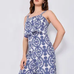 Outzidr Printed Square Neck Sleeveless Top With Trousers Co-Ords image 5