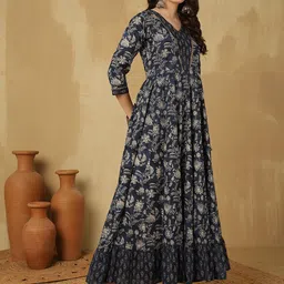 GLAM ROOTS Floral Printed Gotta Patti Cotton Tiered Anarkali Kurta image 5