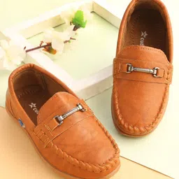 Cute Walk by Babyhug Slip On Solid Formal & Party wear Shoes with Applique - Brown-picture-35