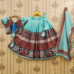 BAESD Girls Ethnic Motifs Printed Mukaish Ready To Wear Lehenga & Blouse With Dupatta image 3