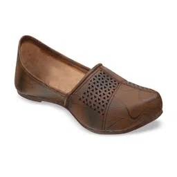 KRITARTH Men Textured Leather Mojaris image 3