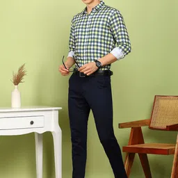 encore by INVICTUS Men Slim Fit Checked Spread Collar Cotton Casual Shirt image 3