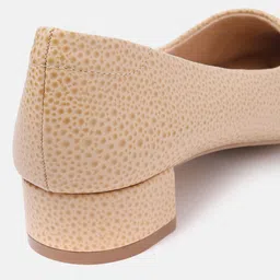 Van Heusen Woman Textured Block Heel Pumps With Metallic Detail image 5