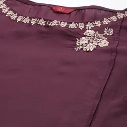 W Embroidered Yoke Design Sequinned Detailed Straight Kurta image 3
