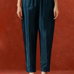 QSH Floral Yoke Design V-Neck Thread Work A-Line Kurta With Trousers & Dupatta image 5