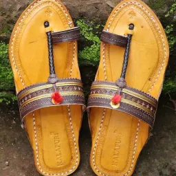 Kalapuri Women's Brown Kolhapuri Sandals-image-11