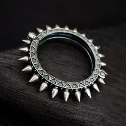 Hardin Style Silver-Plated Spike Design Bangle image 4