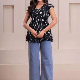 SARAI CREATIONS Print Flutter Sleeve Top image 4