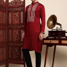 House of Pataudi Embellished Mandarin Collar Straight Kurta image 2