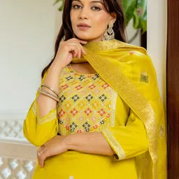 Pantos Women Ethnic Motifs Embroidered Kurta with Trousers & Dupatta image 3