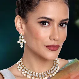 Peora Gold-Plated Kundan-Studded Jewellery Set image 2