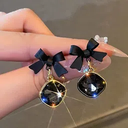 DIVASTRI Geometric Drop Earrings image 4