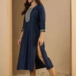 VredeVogel Women Embellished Sequinned Kurta image 4
