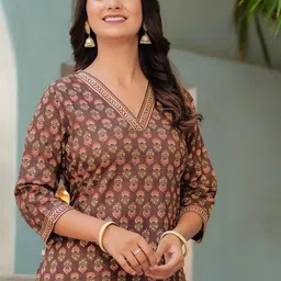 KALINI Floral Printed V-Neck Pure Cotton Kurta with Palazzos image 2