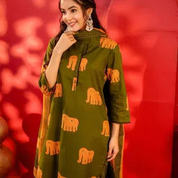 Chandbaali Women Ethnic Motifs Printed Cotton Kurta with Trousers & Dupatta image 4