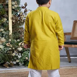 Vivedkids Boys Embroidered Regular Sequinned Pure Cotton Kurta with Trousers image 3
