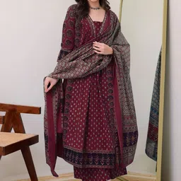 DIVASTRI Women Ethnic Motifs Printed Panelled Kurta with Trousers & With Dupatta image 4