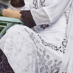 Royal Export Floral Embroidered Beads Detail Chanderi Silk Kurta with Trousers & Dupatta image 5