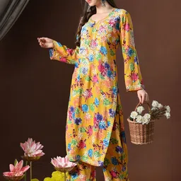 Syrish Women Floral Printed Regular Chikankari Kurta with Trousers image 3