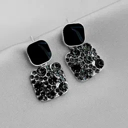 BEYTER Classic Drop Earrings image 2