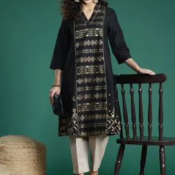Sangria Ethnic Motifs Printed Gotta Patti Kurta image 2