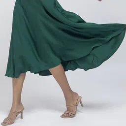 D'Almirah Emerald Elegance V Neck Top With Skirt image 2