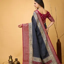 DIVASTRI Checked Zari Kanjeevaram Saree image 3