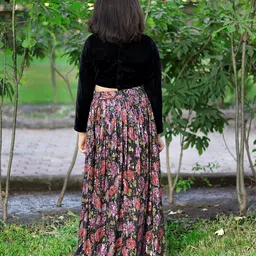 Piccolo Full Sleeves Solid Velvet Choli With Botanical Floral Printed Sequins Embellished Lehenge Set - Black image 3