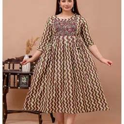 NEVISHA STYLE Cotton Woven Three Fourth Sleeves Floral & Chevron Printed Maternity Kurta With Nursing Access - Multi Colour image 4