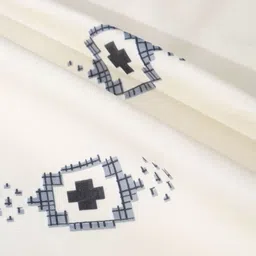 Aura White & Blue Ethnic Motifs Printed 200 TC King Bedsheet Set 2.28 m x 2.54 m image 3