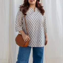 The Indian Ethnic Co White Straight Fakira Handblock Printed Cotton Short Top-picture-23